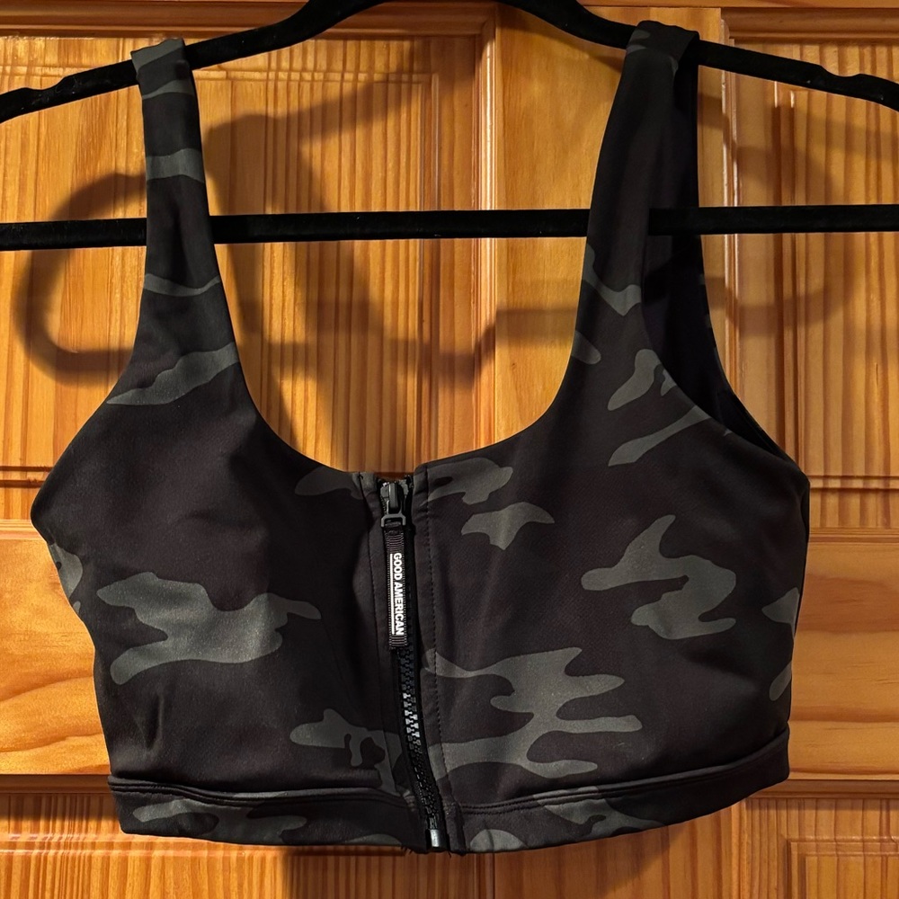 Good American GA Performance sports bra, with zipper front